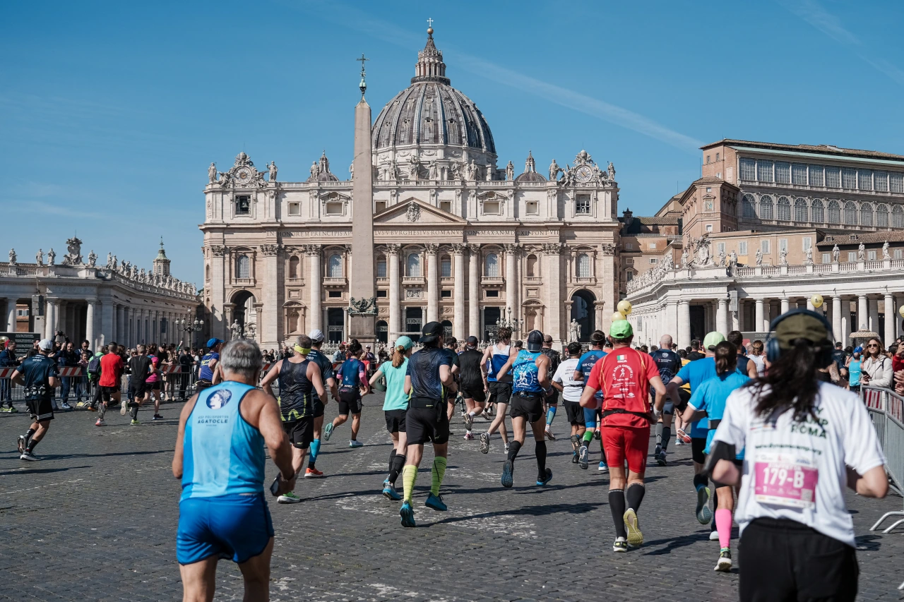 Piazza San Pietro, Rome Marathon 2024 (Image credit: Organizzazione/Phototoday)